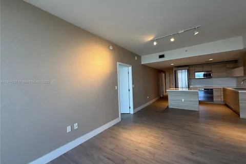 16385 Biscayne Blvd # 1720, North Miami Beach FL 33160