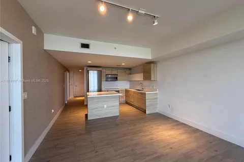 16385 Biscayne Blvd # 1720, North Miami Beach FL 33160