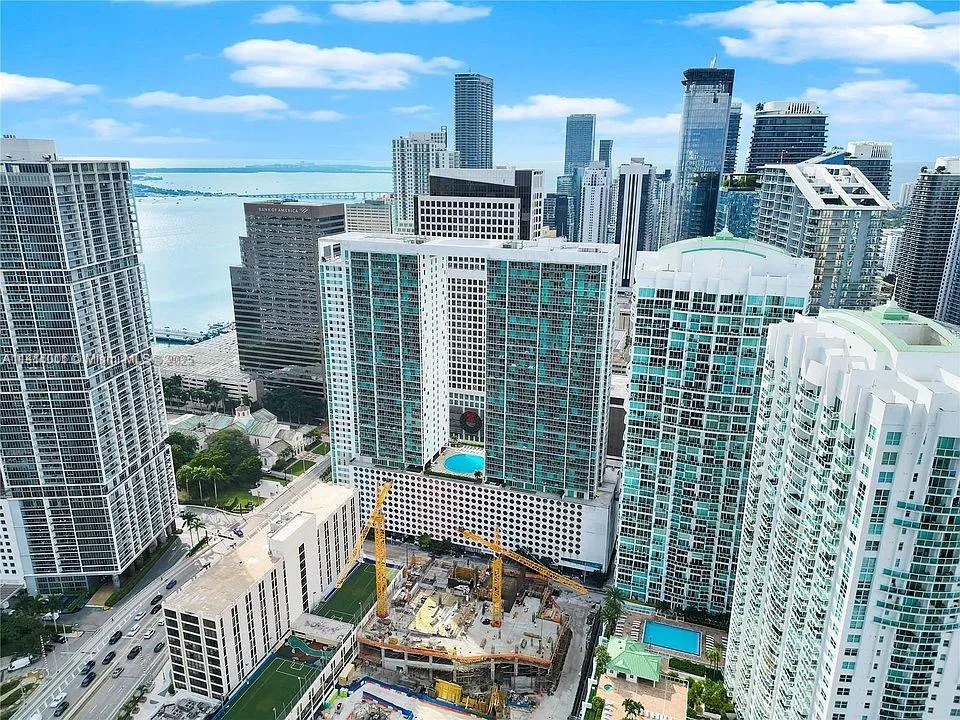 55 SE 6th St # 1701, Miami FL 33131