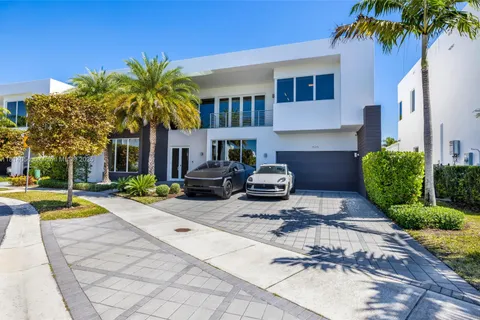 7535 NW 102nd Ct, Doral FL 33178