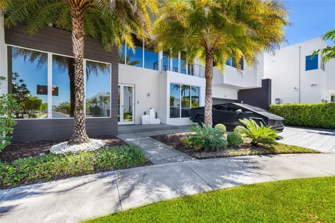 7535 NW 102nd Ct, Doral FL 33178