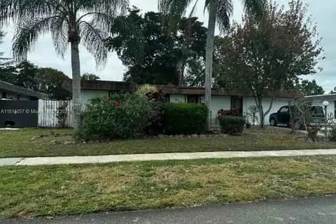 7705 NW 74th Ave, Tamarac FL 33321