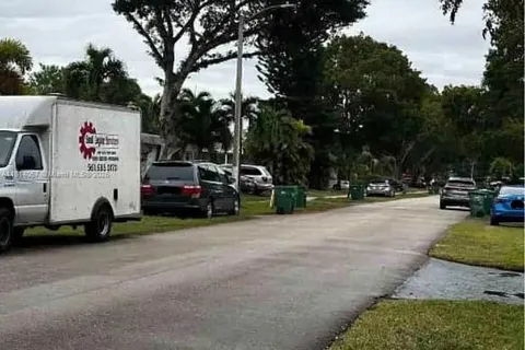 7705 NW 74th Ave, Tamarac FL 33321