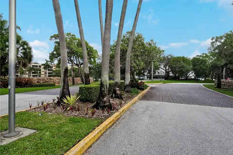7380 NW 1st St # 202, Plantation FL 33317