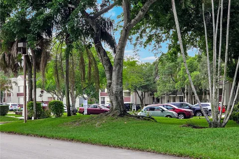 7380 NW 1st St # 202, Plantation FL 33317