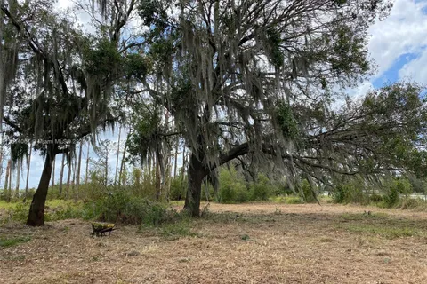 2916 Holiday Beach Dr, Avon Park FL 33825