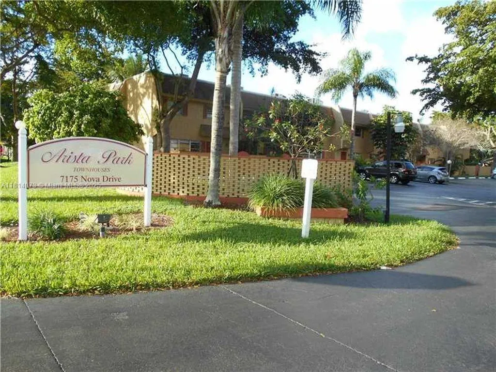 7175 Nova Dr # 204, Davie FL 33317