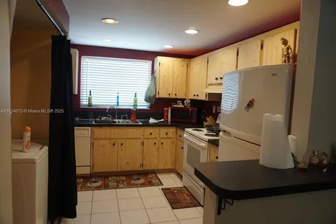 7175 Nova Dr # 204, Davie FL 33317