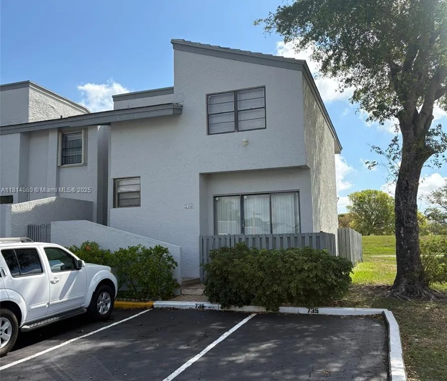 735 NW 105th Pl # C3, Miami FL 33172