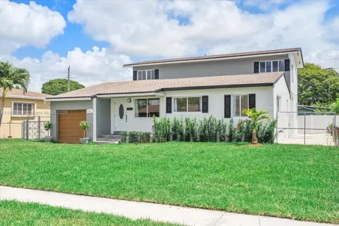 6221 NW 37th Ter, Virginia Gardens FL 33166