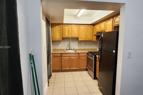 371 NE 57th Ct # B, Oakland Park FL 33334