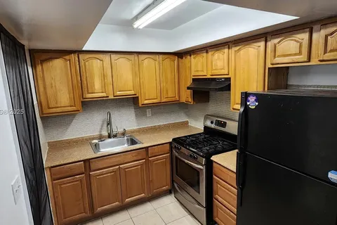 371 NE 57th Ct # B, Oakland Park FL 33334