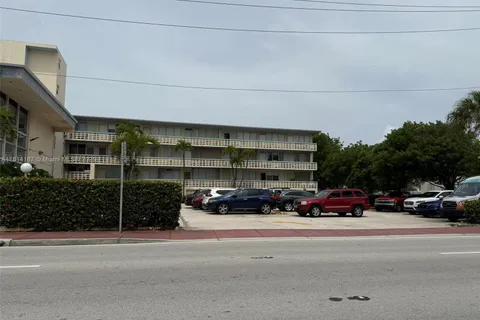 6484 Indian Creek Dr # 209, Miami Beach FL 33141