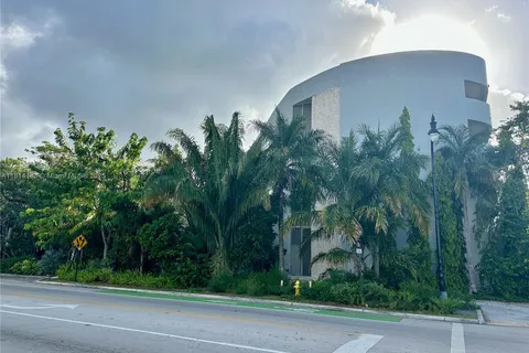2694 INAGUA AV # 504, Miami FL 33133