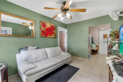 11240 SW 47th St, Miami FL 33165