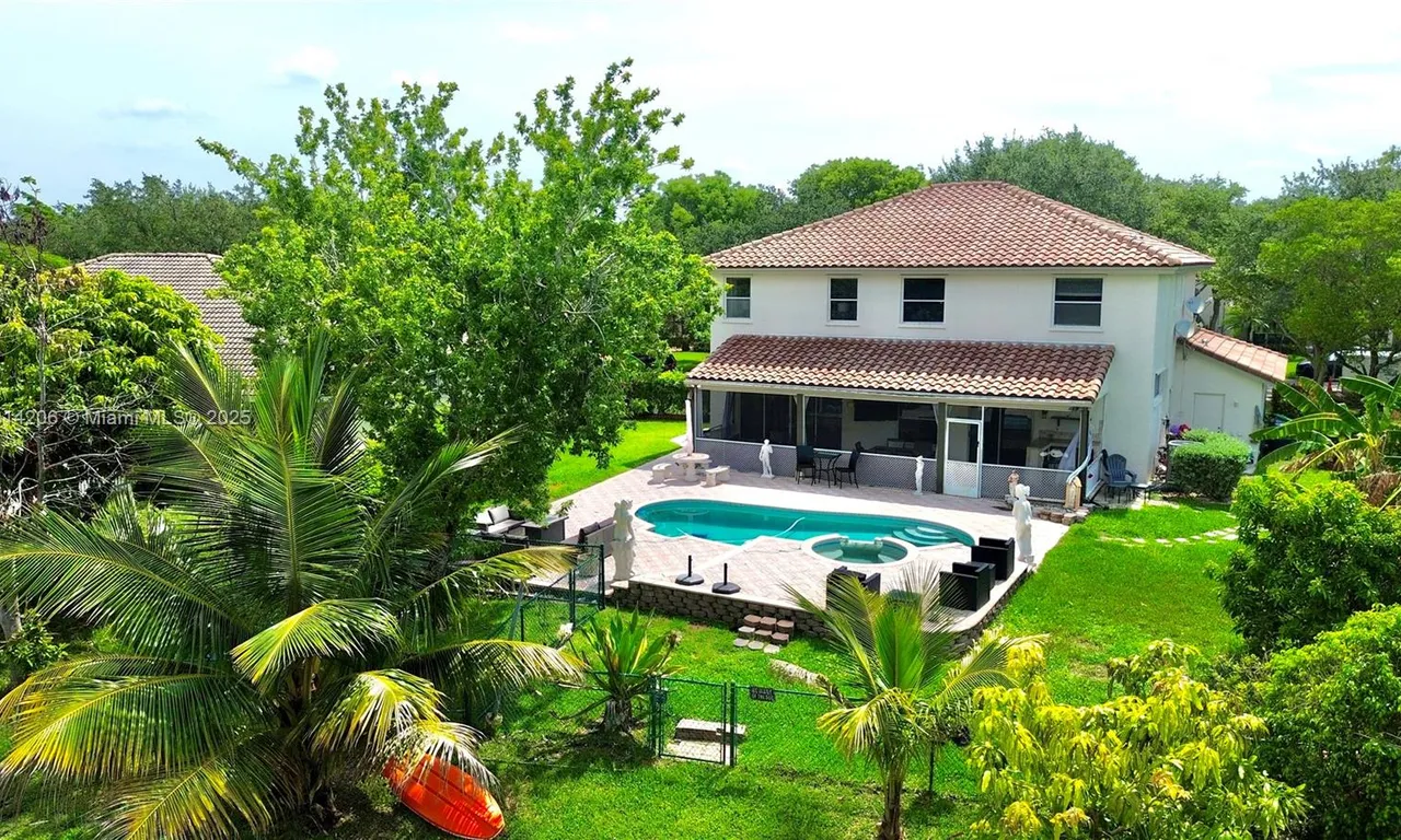 1560 NW 103rd Ter, Coral Springs FL 33071