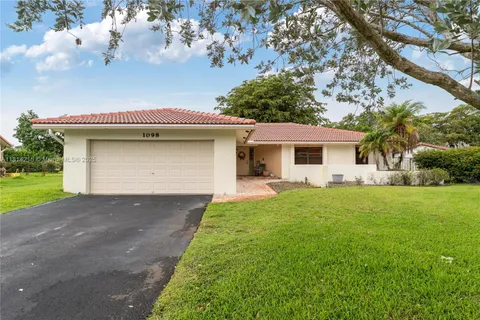 1098 NW 83rd Dr, Coral Springs FL 33071