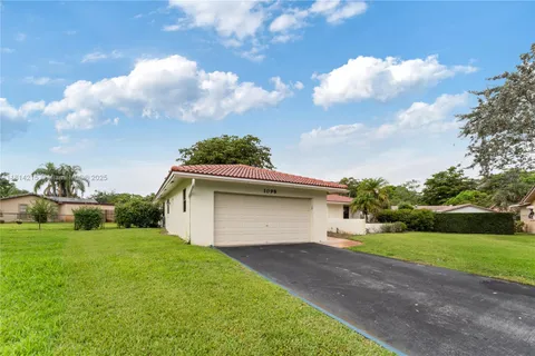 1098 NW 83rd Dr, Coral Springs FL 33071