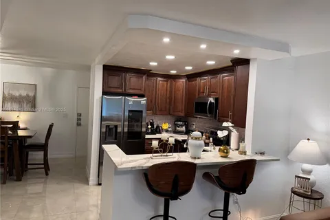 7100 NW 17th St # 404, Plantation FL 33313