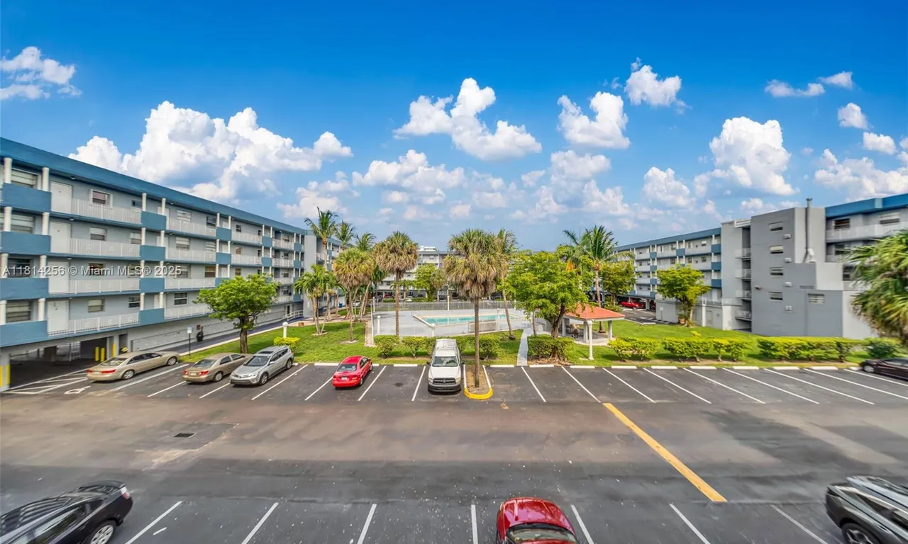 1655 W 44th Pl # 346, Hialeah FL 33012