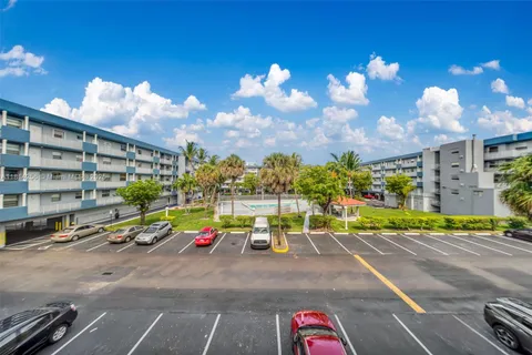 1655 W 44th Pl # 346, Hialeah FL 33012