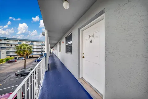1655 W 44th Pl # 346, Hialeah FL 33012