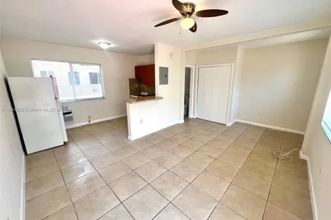 690 NE 85th St # 3D, Miami FL 33138