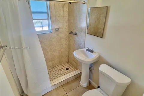690 NE 85th St # 3D, Miami FL 33138