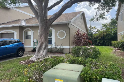 5500 NW 90th Ter, Sunrise FL 33351