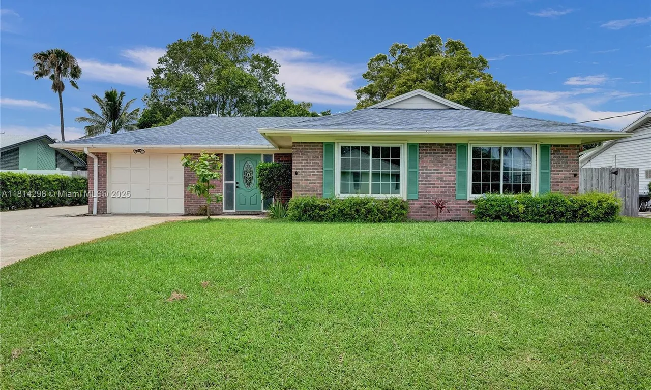 2398 SE Bordeaux Ct, Port St. Lucie FL 34952