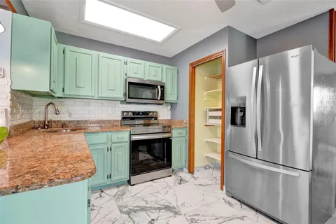 2398 SE Bordeaux Ct, Port St. Lucie FL 34952