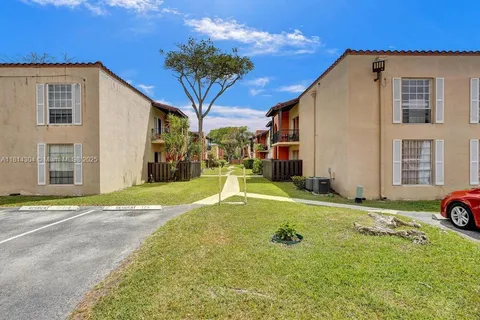10804 N SW 88th St # P14, Miami FL 33176