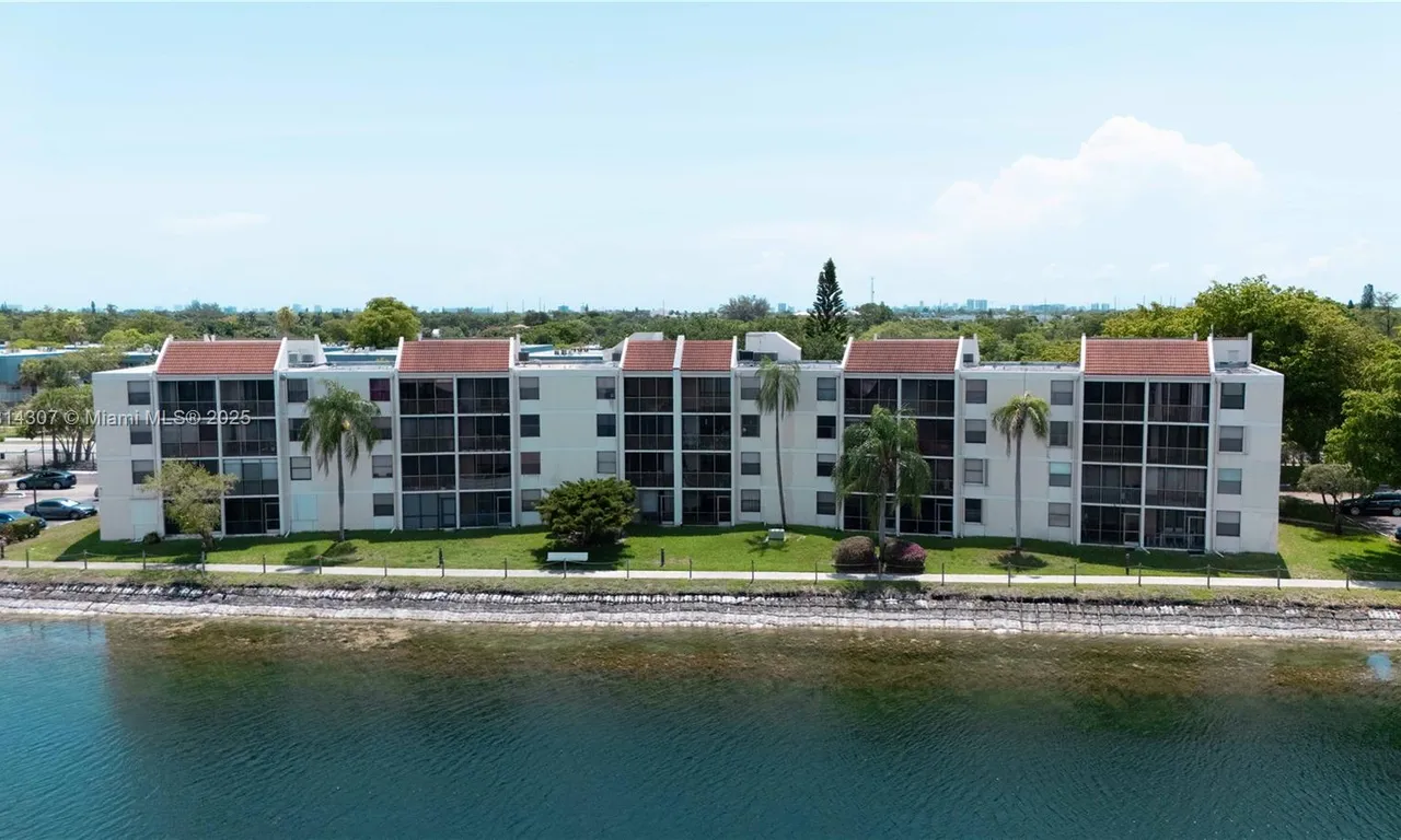 110 Lake Emerald Dr # 204, Oakland Park FL 33309