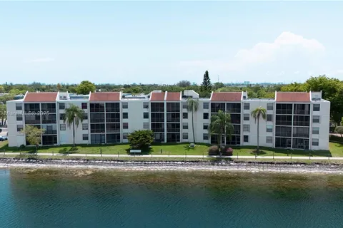 110 Lake Emerald Dr # 204, Oakland Park FL 33309