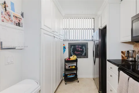 110 Lake Emerald Dr # 204, Oakland Park FL 33309