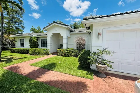 126 Chestnut Cir, Royal Palm Beach FL 33411