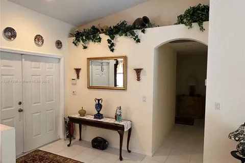 126 Chestnut Cir, Royal Palm Beach FL 33411