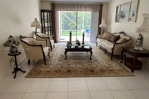 126 Chestnut Cir, Royal Palm Beach FL 33411