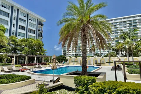5600 Collins Ave # 10V, Miami Beach FL 33140