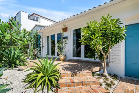 604 SW 11th Ct, Fort Lauderdale FL 33315