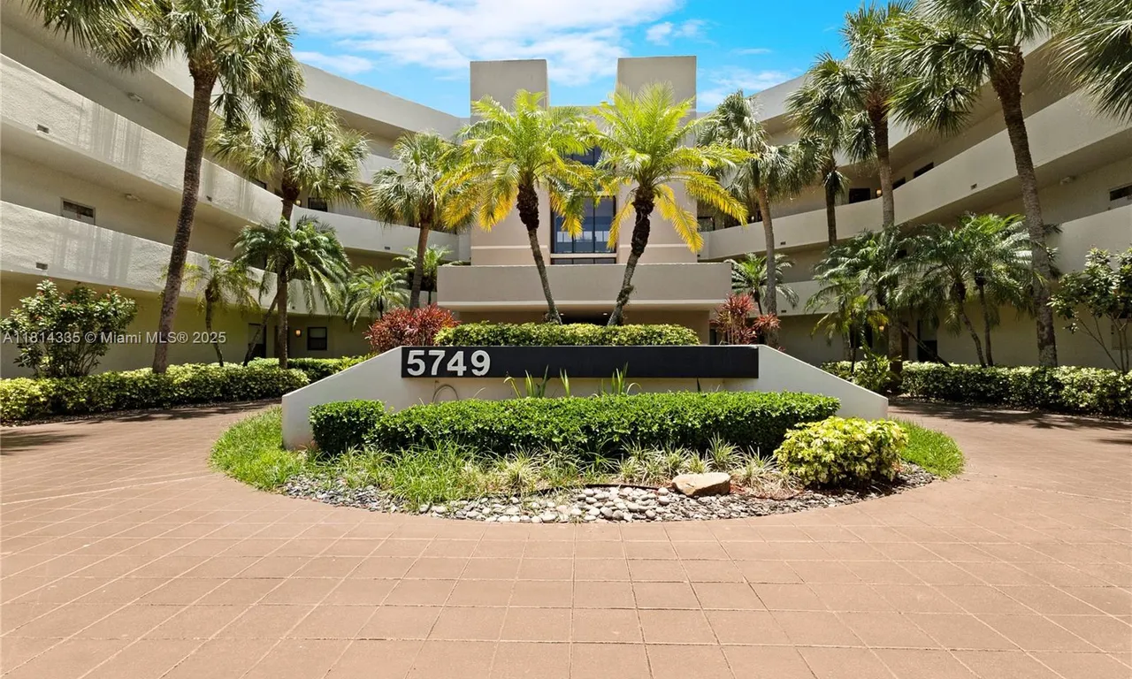 5749 Camino Del Sol # 403, Boca Raton FL 33433