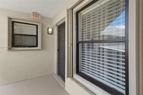 5749 Camino Del Sol # 403, Boca Raton FL 33433