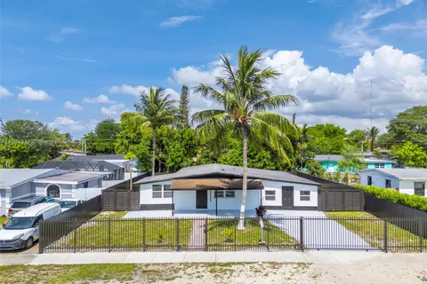 19330 NE 2nd Ave, Miami FL 33179