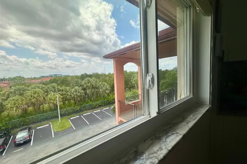 701 SW 142nd Ave # 414S, Pembroke Pines FL 33027