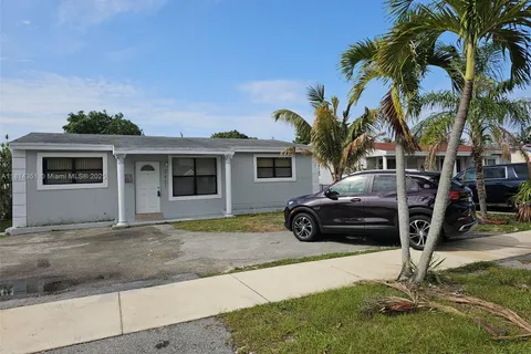 2431 Liberty St, Hollywood FL 33020