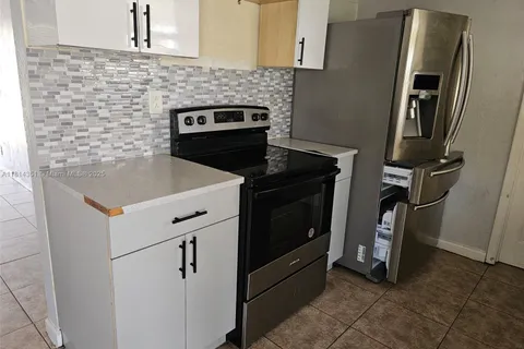 2431 Liberty St, Hollywood FL 33020