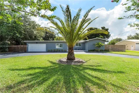 224 E Acre Dr, Plantation FL 33317