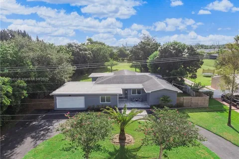 224 E Acre Dr, Plantation FL 33317