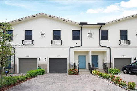 777 SW 11th St, Florida City FL 33034