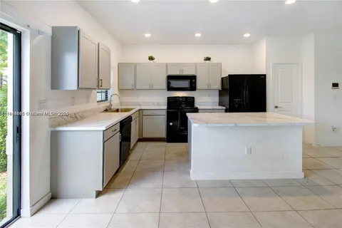 777 SW 11th St, Florida City FL 33034